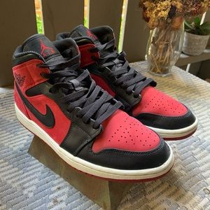 Men’s 9.5 (43) Nike Air Jordan 1 Mid ‘Gym Red Black’
